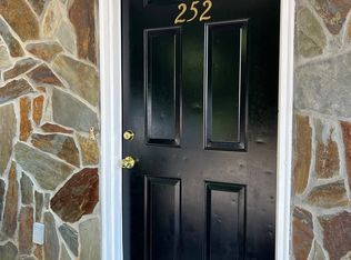 252 Meadowbrook Rd, Calhoun, GA 30701