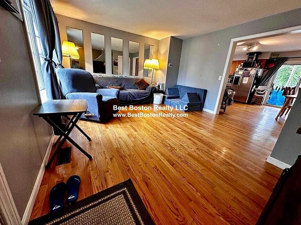 2nd image of 49 Bower St #1
