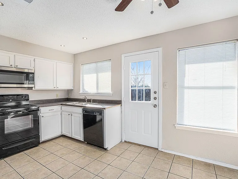 3301 Aurora St #D — Photo 12