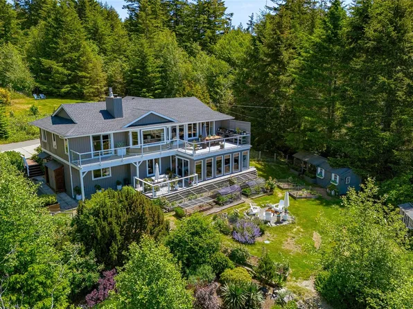 4475 Otter Point Rd, Capital, BC V9Z 0K4