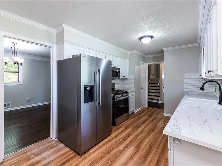 1947 Farris Dr — Photo 6