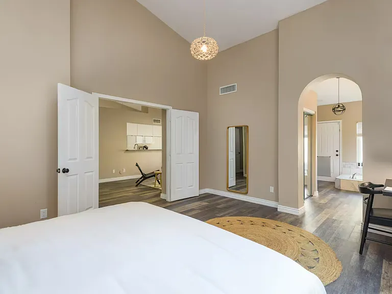 650 W Palo Verde St — Photo 6