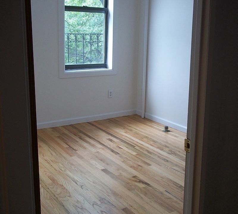 2nd image of 423 16th St #10A