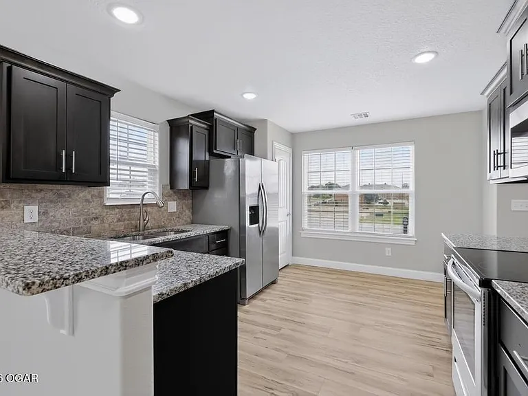 2410 S Jackson Ave — Photo 5