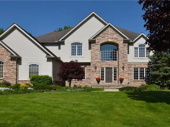 6704 Winston Ln, Solon, OH 44139