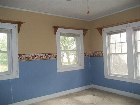 5th image of 904 E Reynolds St