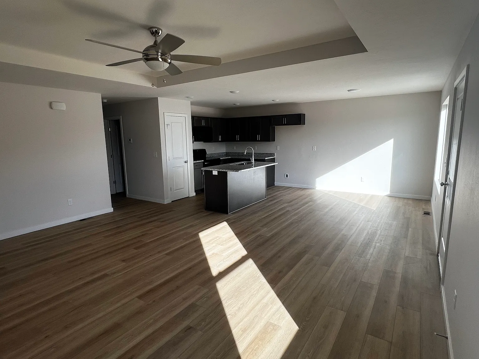 3 bed, 1410 sqft, $1,850 — Photo 3