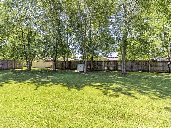 3rd image of 49 Meadowlark Ct E