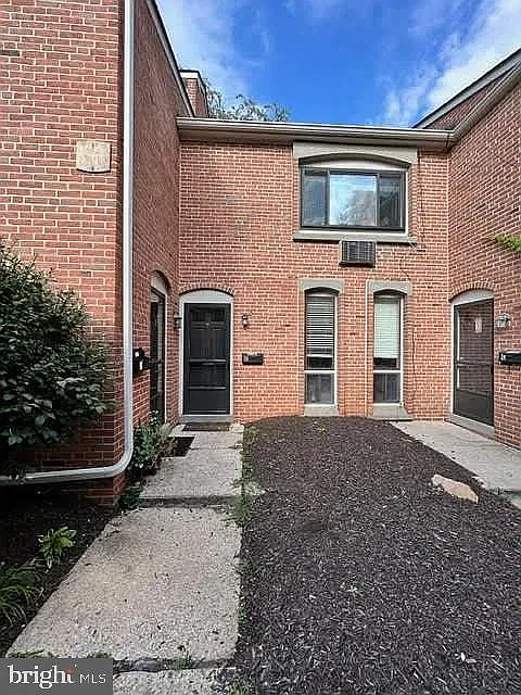 2 bed, 1.5 bath, 975 sqft, $1,995 — Photo 3
