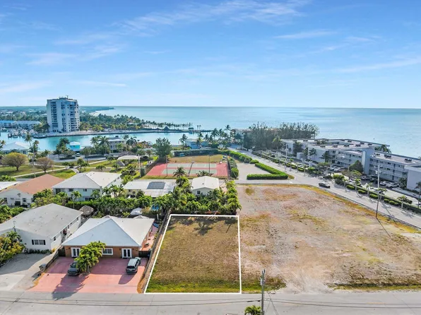 150/160 3rd St, Key Colony Beach, FL 33051