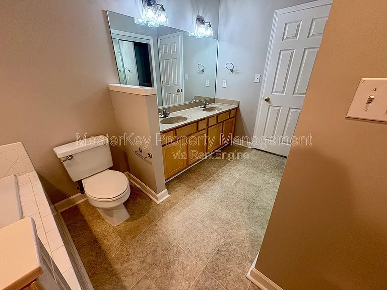 4506 Treerose Way — Photo 13