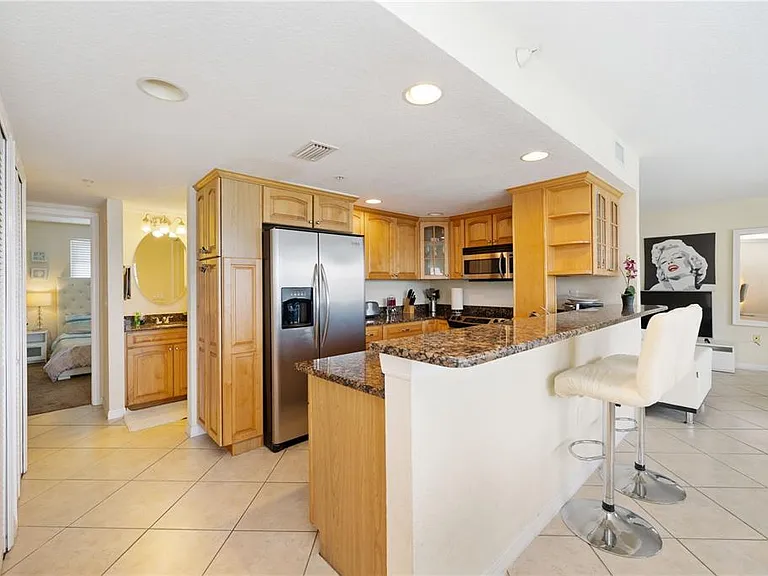 445 Hamden Dr #302 — Photo 14