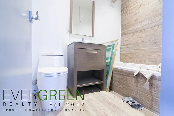 Rented by Evergreen Apartments BK | media 45