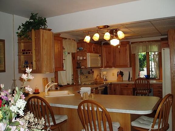 UPDATED EAT IN KITCHEN WITH BREAKFAST BAR OPENS TO DINING ROOM & GREAT ROOM 