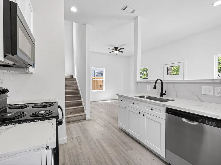 9007 Hilda St — Photo 5
