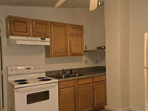 4th image of 829 Pinewood St