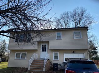 23 Kingsbridge Dr, Edison, NJ