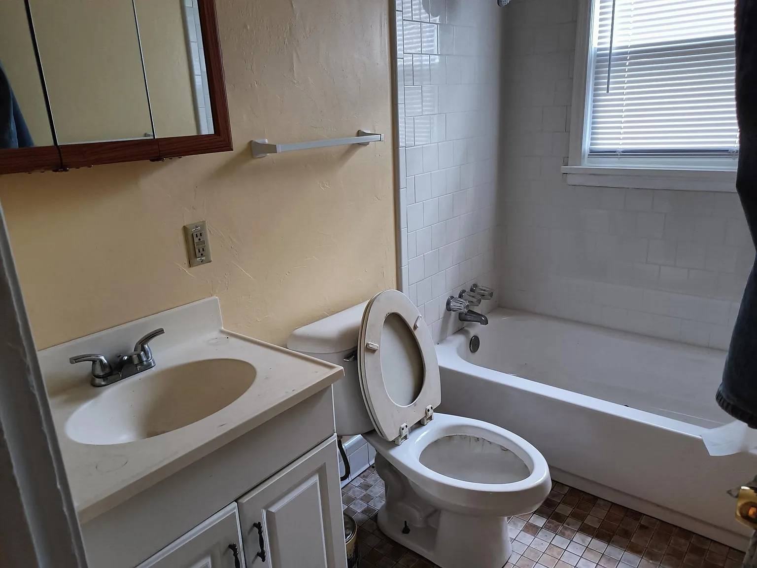 2 bed, 952 sqft, $1,095 — Photo 3