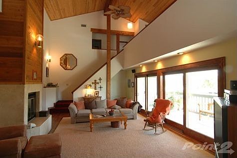 4821_Troydale_Rd_LivingRoom