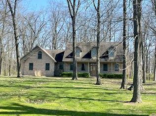 9 Fawn Dr, Fairfield, IL 62837