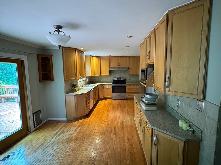 9591 Bronte Dr — Photo 14