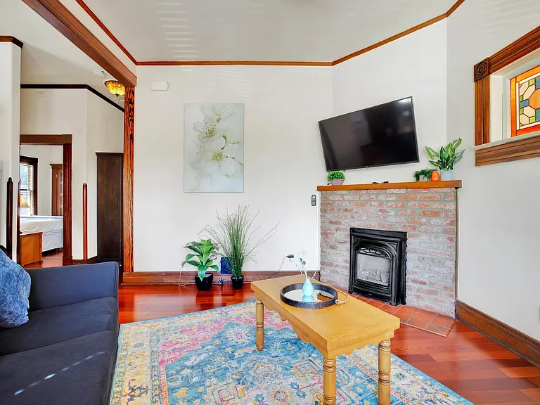 220 Ash St — Photo 3
