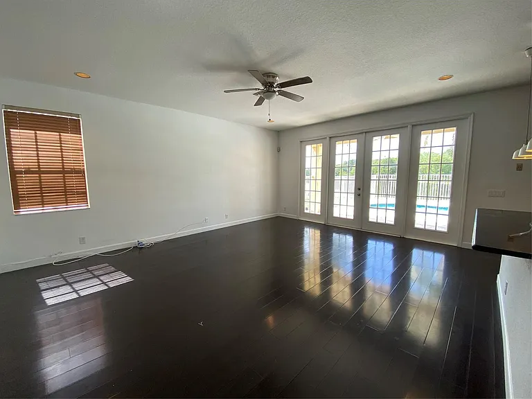 338 Cambridge Dr — Photo 4