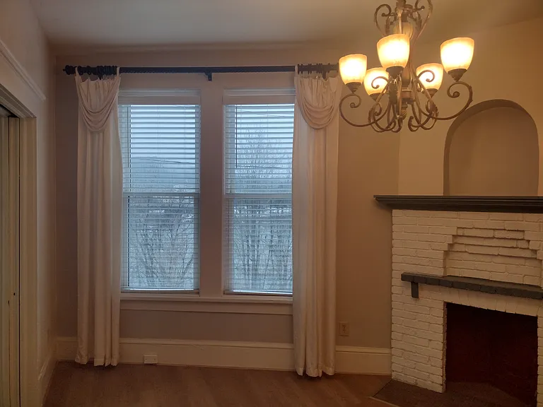 118 E 1st St #2 — Photo 17