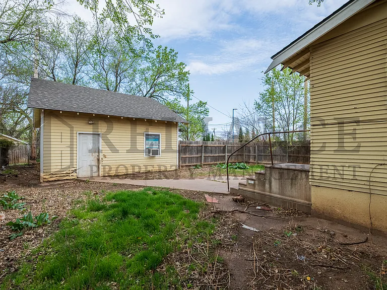 439 N Lorraine Ave — Photo 4