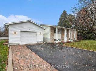 2 Castlebeau St, Russell, ON K0A 1W1