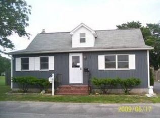 53 Champlin Ave, Bellport, NY 11713