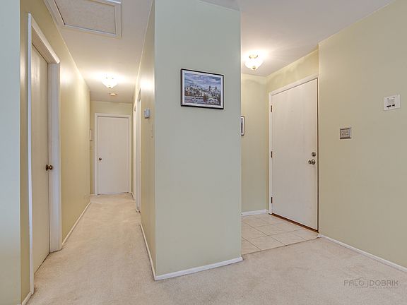 3rd image of 1387 Stratford Dr #11-B-2