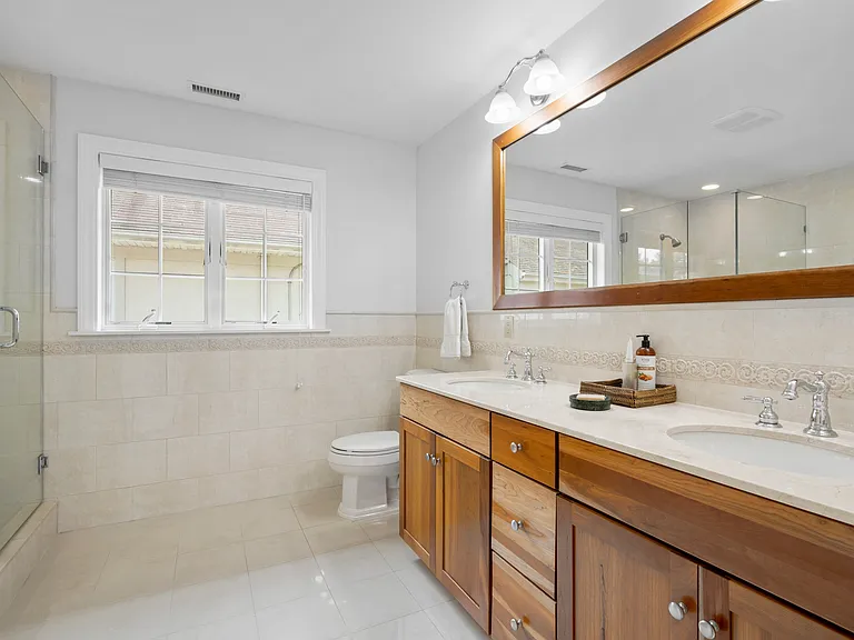 525 Carroll Ave — Photo 19