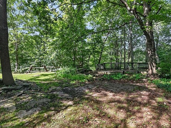 4th image of 102 Ridge Rd W