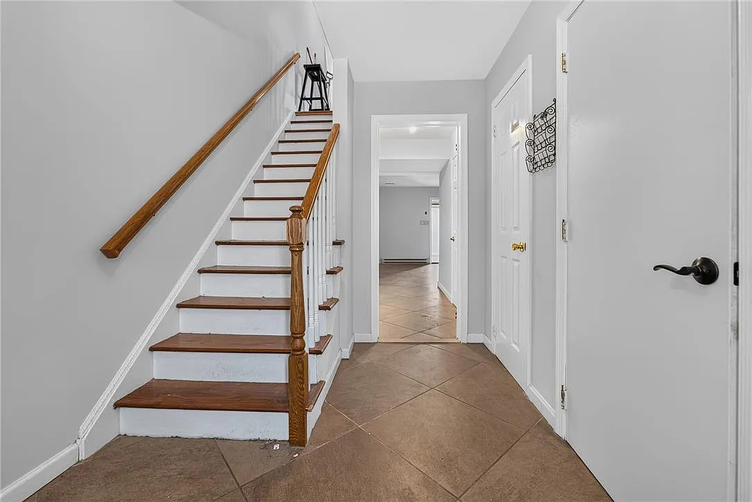 3 bed, 4.0 bath, 1932 sqft, $2,400 — Photo 2