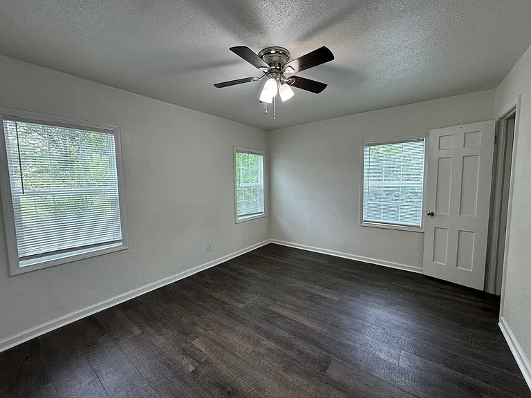 1410 E Barton Ave — Photo 14