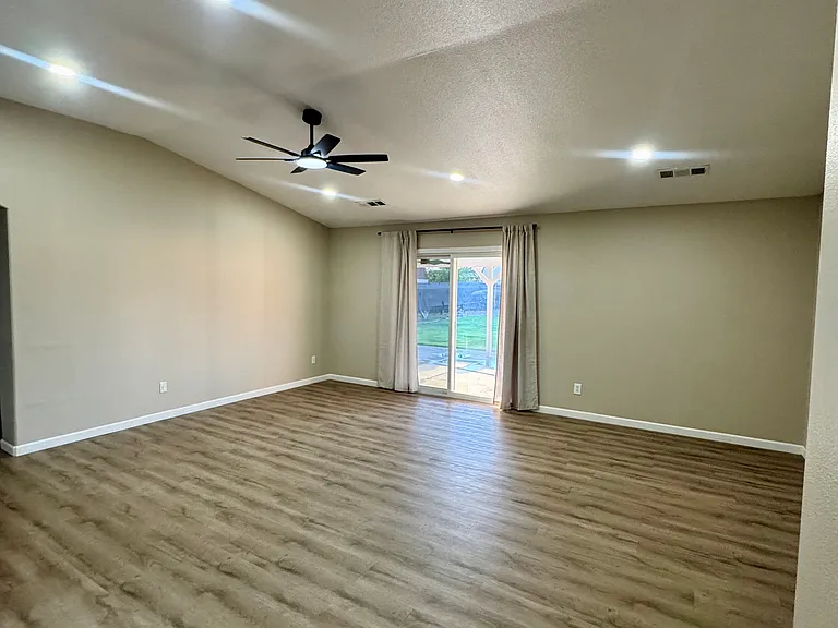 704 Lassen Ave — Photo 10