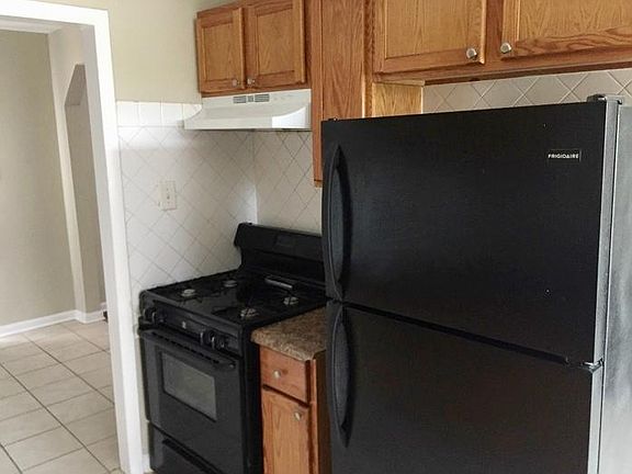 2nd image of 15266 Drexel Ave