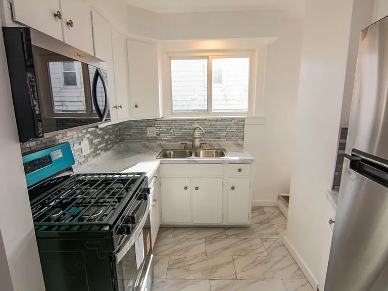 132 Crary Ave — Photo 5