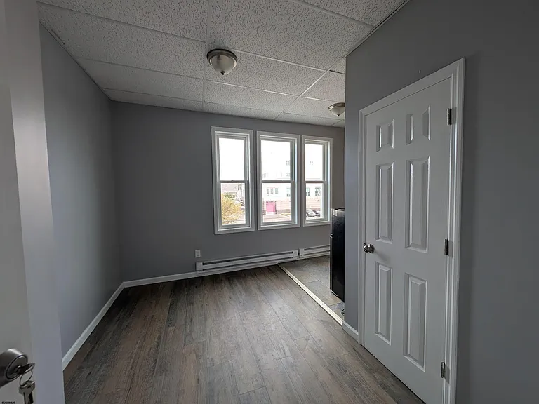 16 N Iowa Ave — Photo 10