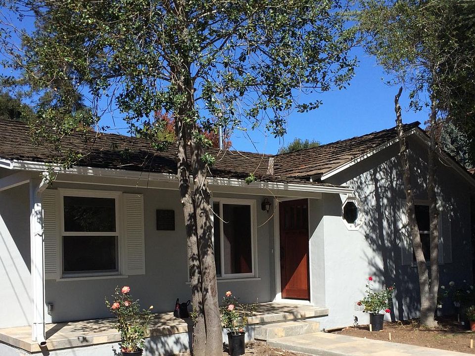 front of 2 bedroom house