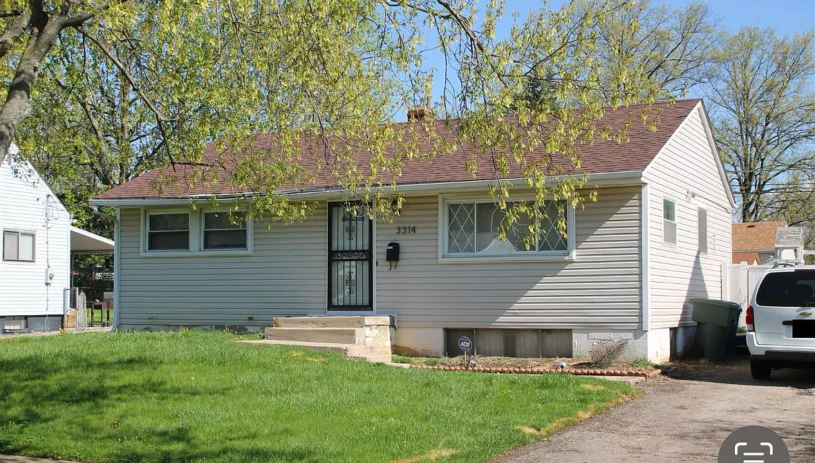 3314 Roswell Dr photo 1