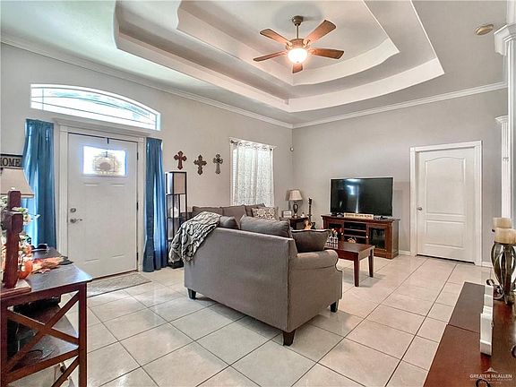 3rd image of 822 Franco Dr