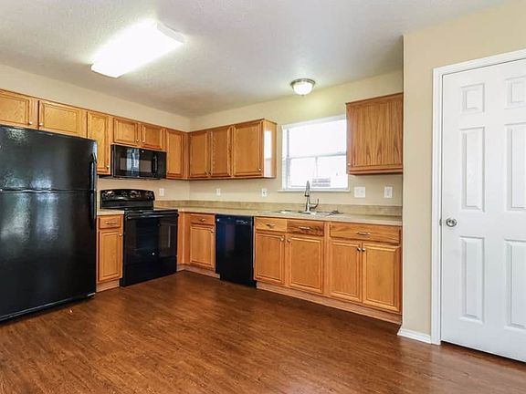 5th image of 10200 Cypress Hills Dr