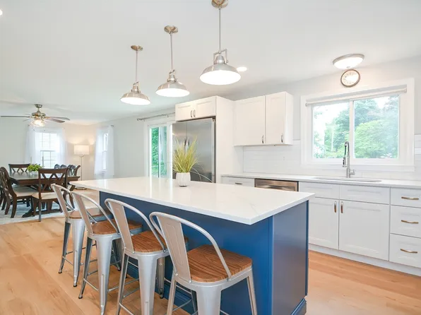136 Orleans St, Lowell, MA 01850