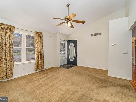 5th image of 13 Belair Dr