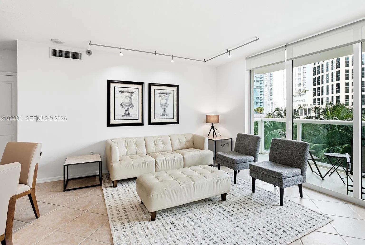 Watergarden Condo — Photo 4