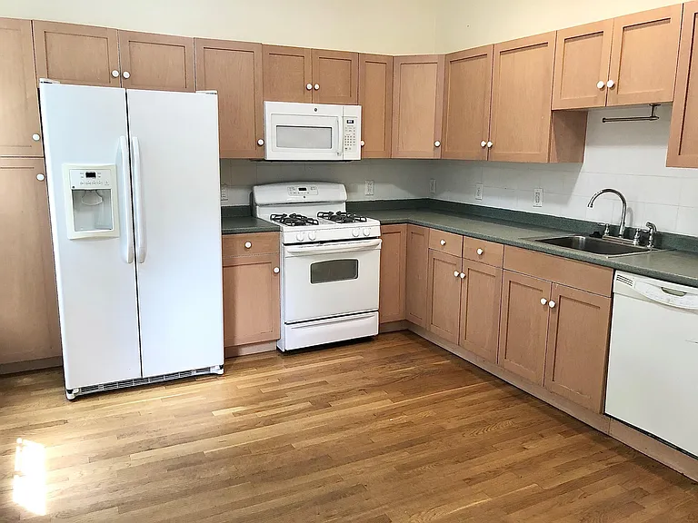 14 Schiller St #3C — Photo 8