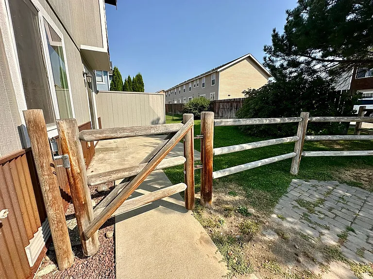 2102 N Yellowstone St — Photo 50