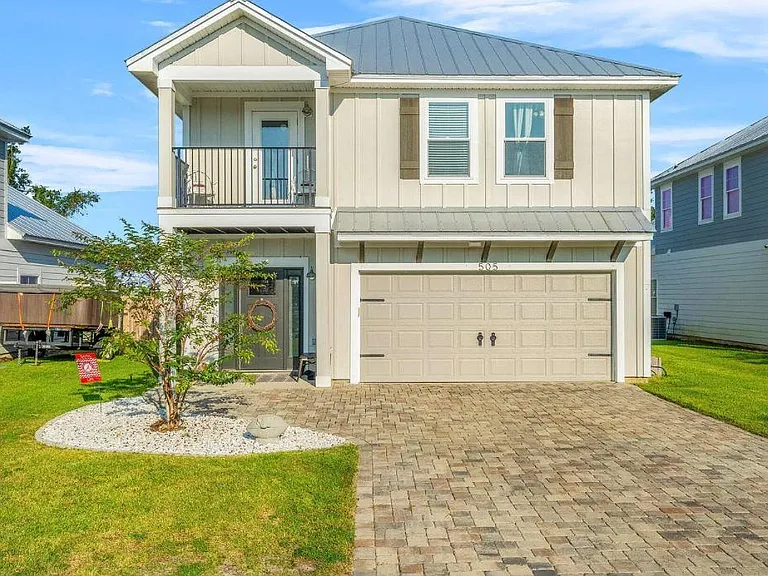 505 Emerald Coast Dr — Photo 1